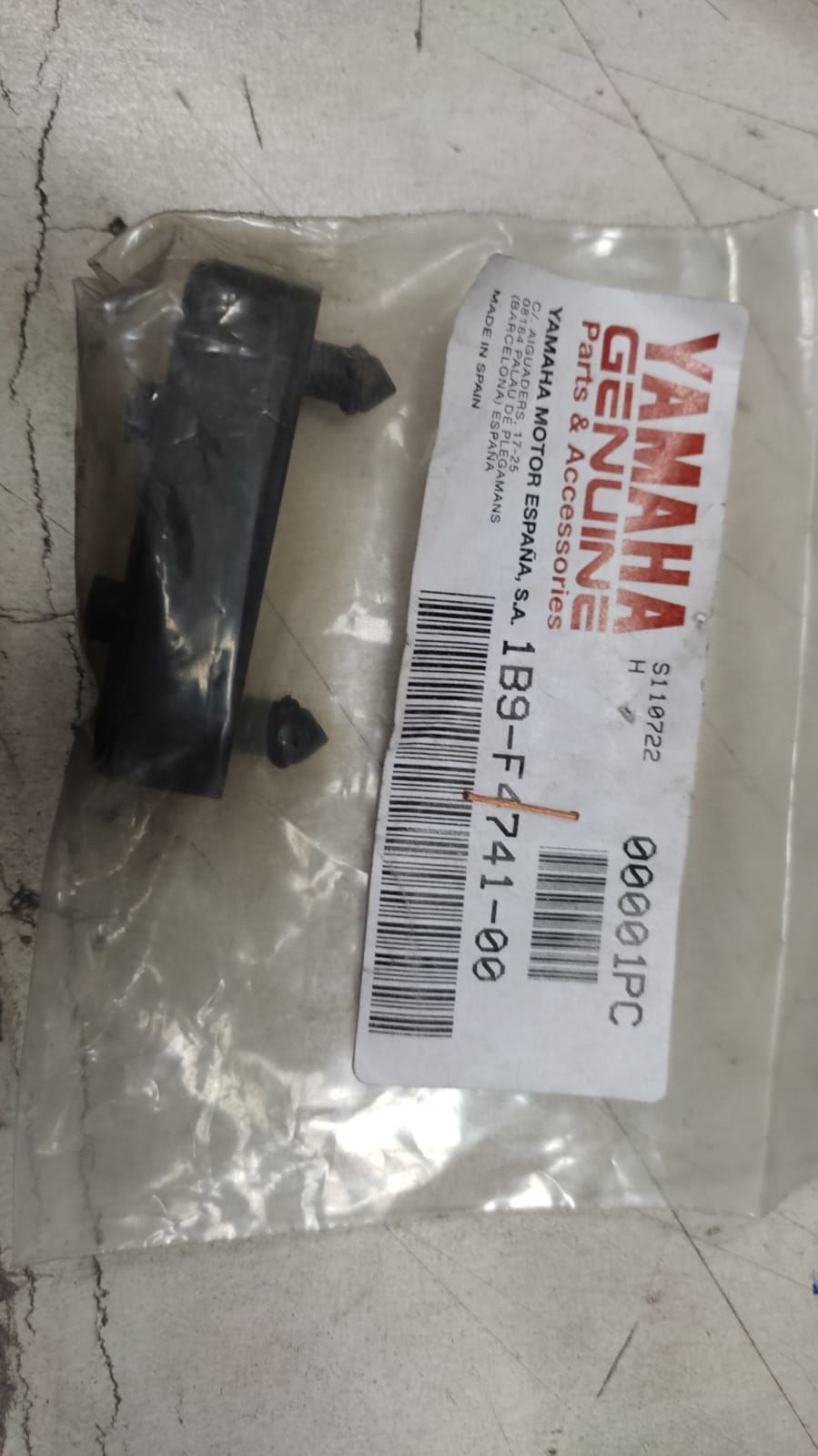 YAMAHA (2006-2012) YP125/250R/XMAX ORİJİNAL KOLTUK TAKOZU 1B9-F4741-00