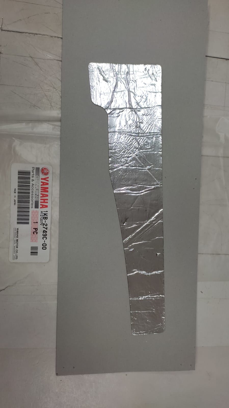YAMAHA R1 ORİJİNAL KOLTUK ALTI KORUMA PLASTİĞİ 1KB-2749C-00