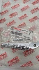 YAMAHA YBR 250cc ORİJİNAL ARKA SOL BASAMAK 1S4-F7431-00