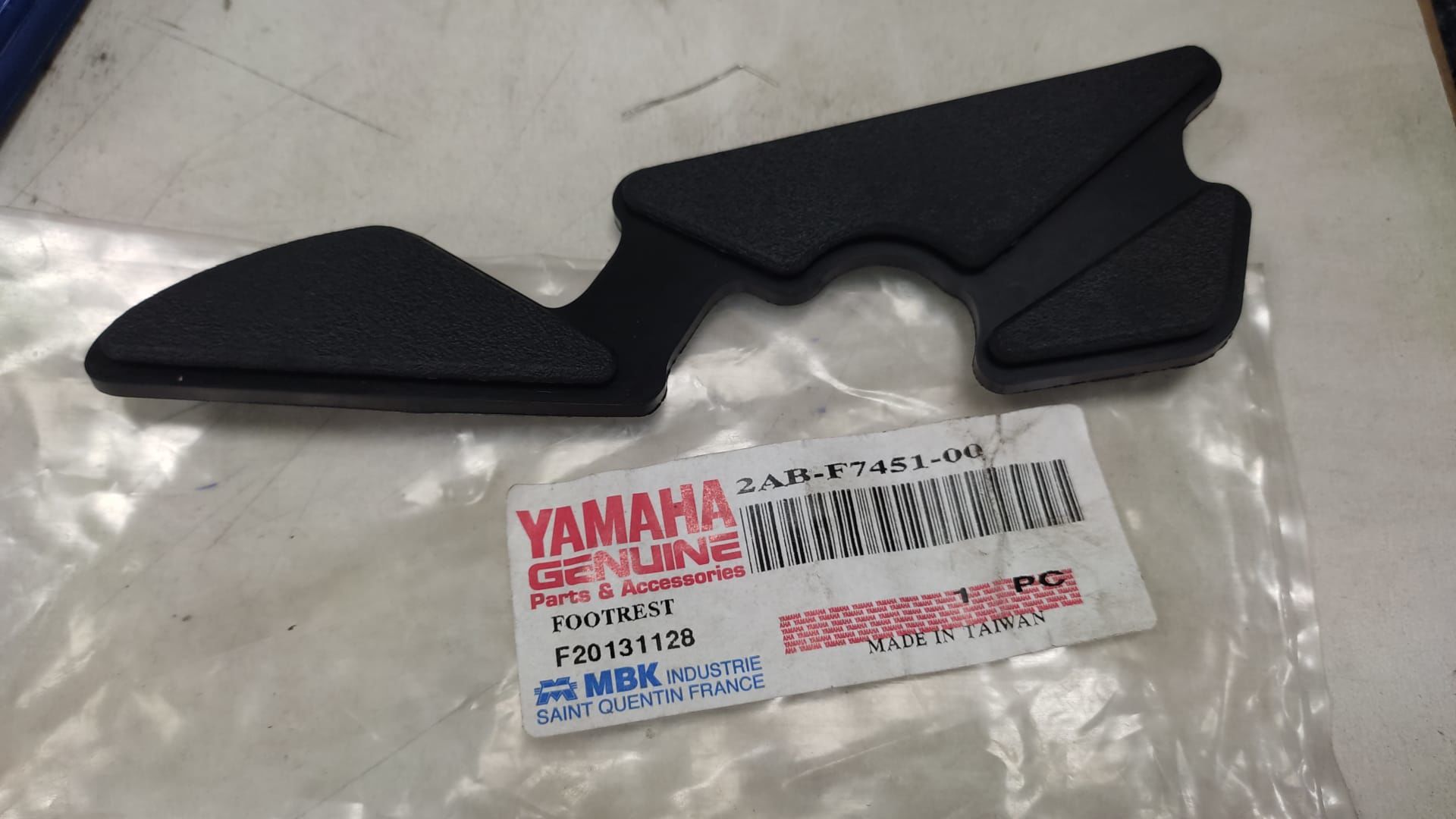 YAMAHA X-MAX ORİJİNAL AYAK BASAMAK BRAKET SOL 2AB-F7451-00