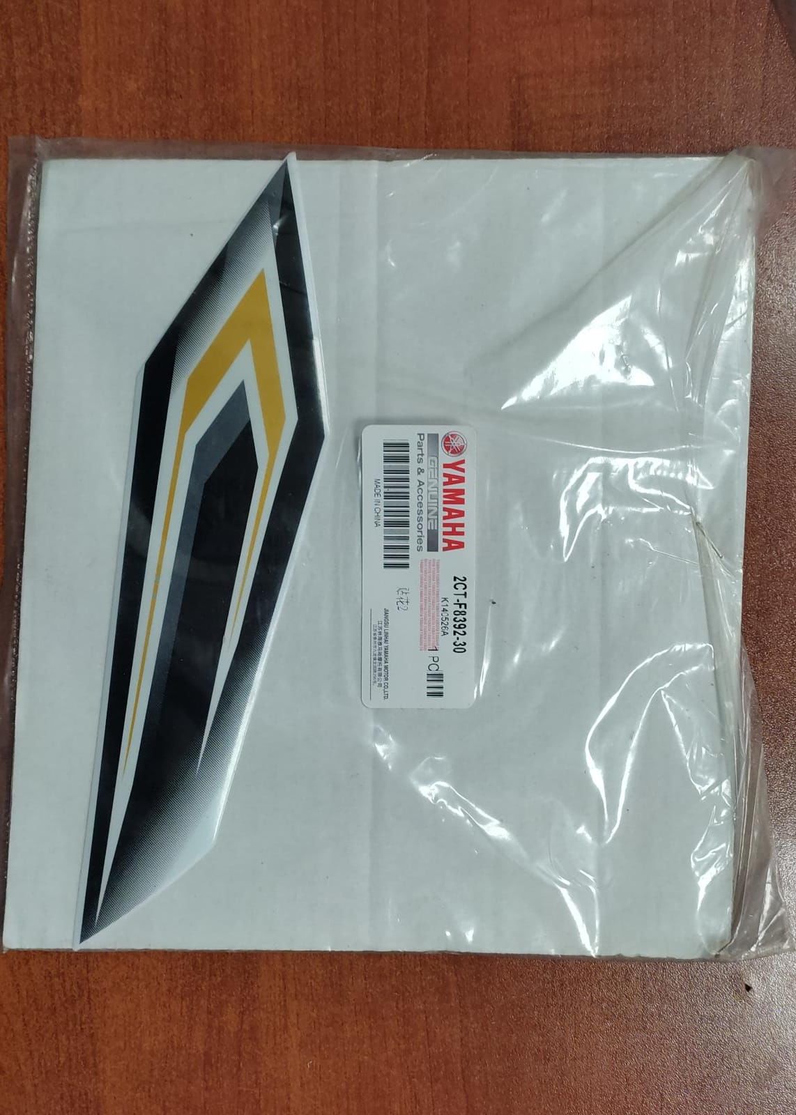 YAMAHA T110C ORİJİNAL ÖN YAN ETİKET STICKER 2CT-F8392-30