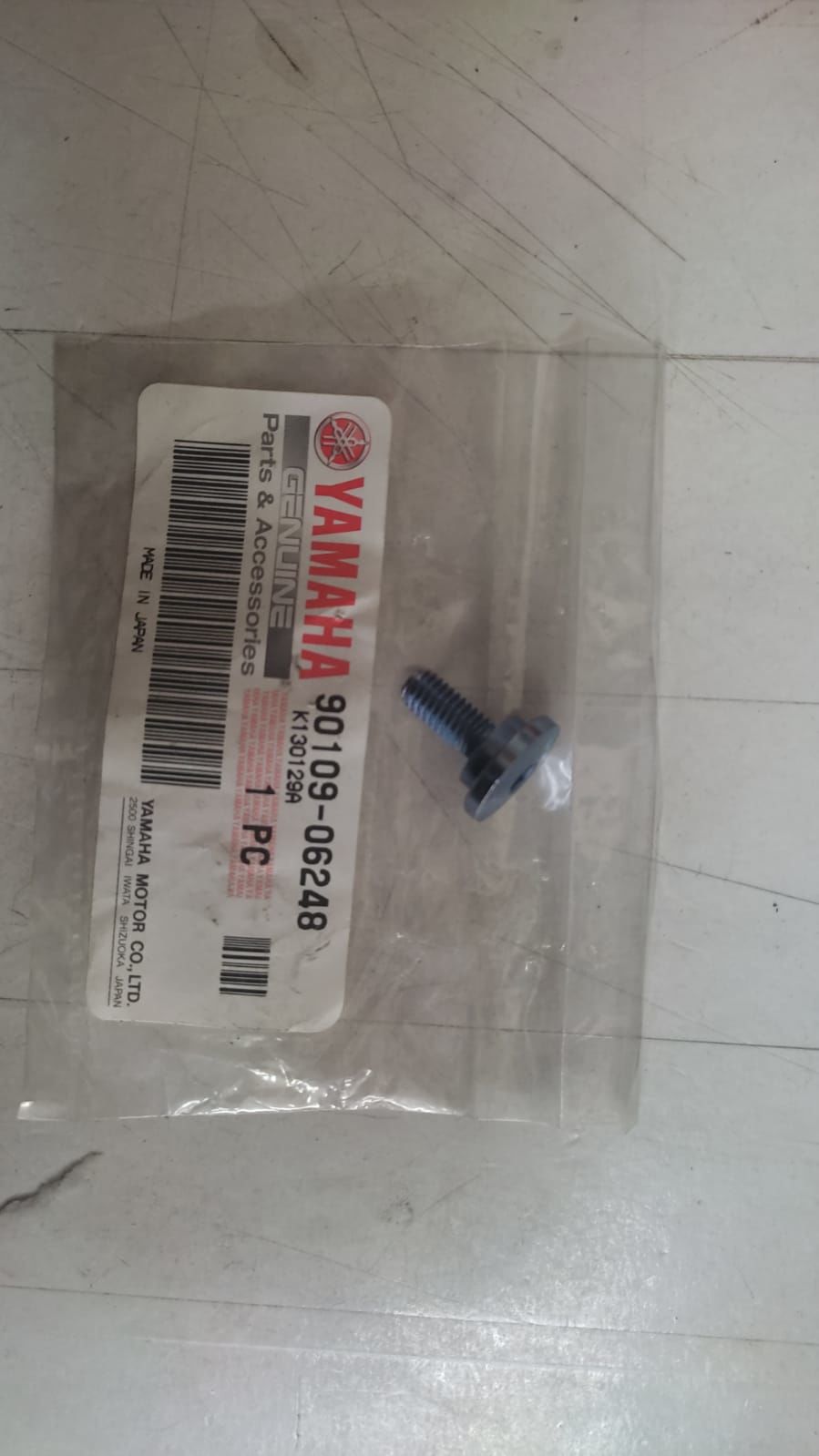 YAMAHA R6 ORİJİNAL YAN KAPAK CİVATASI 90109-06248