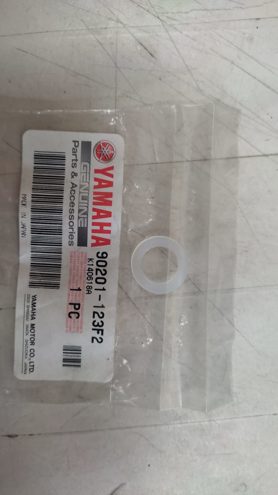 YAMAHA SÜPER TENERE ORİJİNAL ÖN CAM PULU 90201-123F2