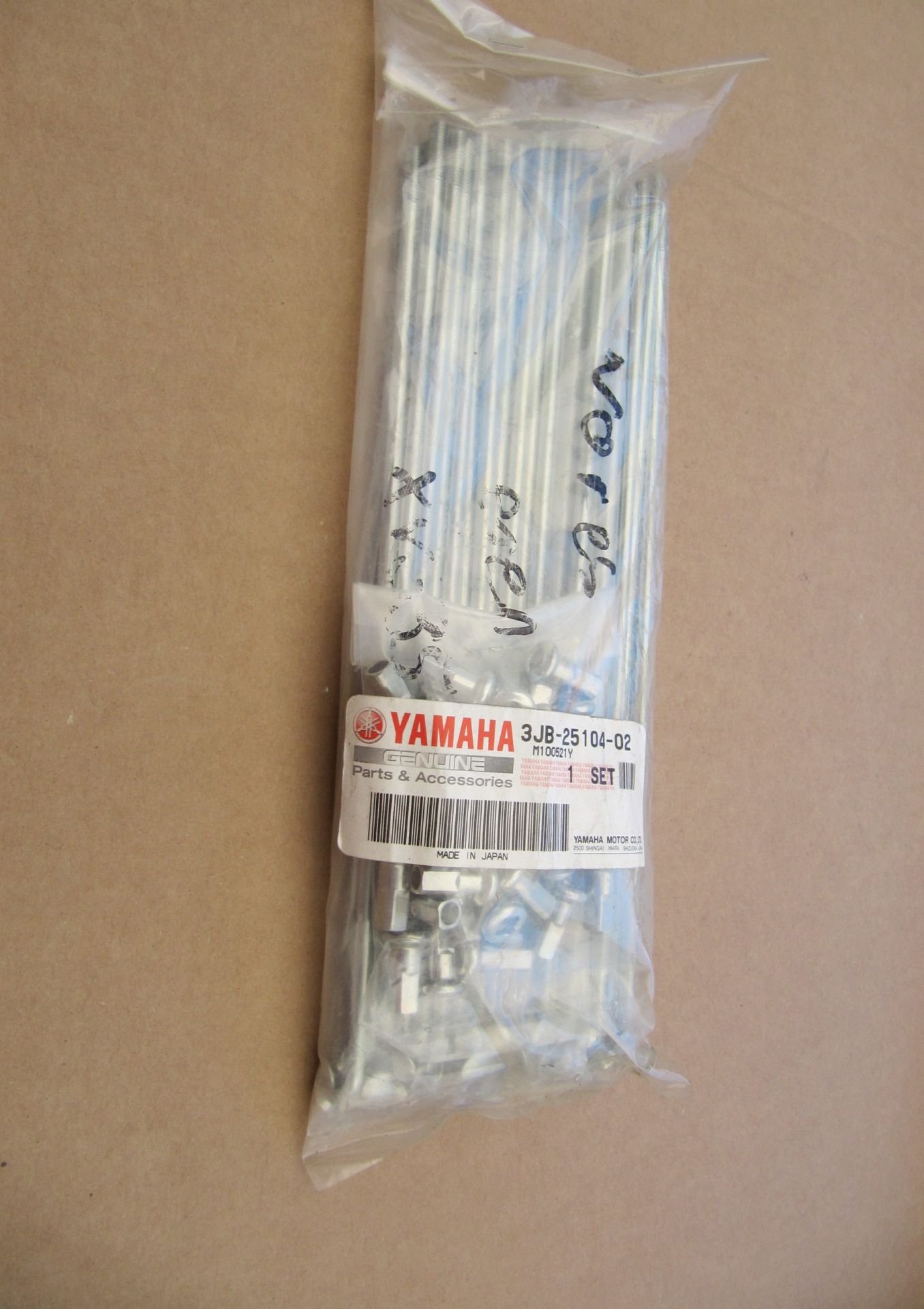 YAMAHA 1995-2000 XV 535 ORİJİNAL ÖN TEKER MİL SETİ 3JB-25104-02