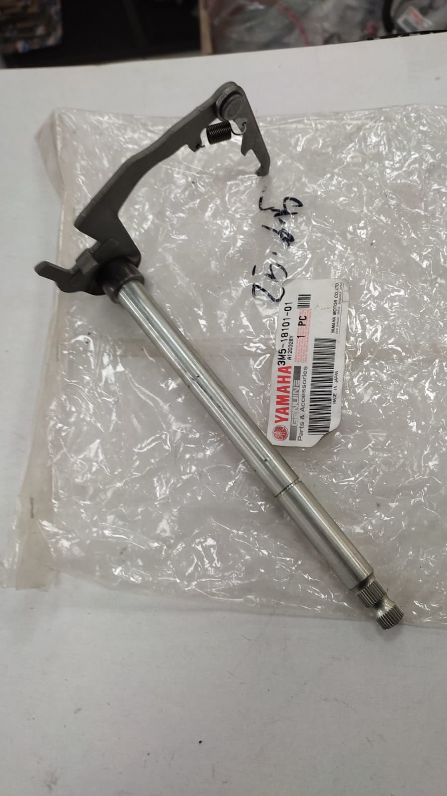 YAMAHA CT/AT1/DT125cc 1963-73 ORİJİNAL VİTES SEÇME ŞAFTI 3M5-18101-01