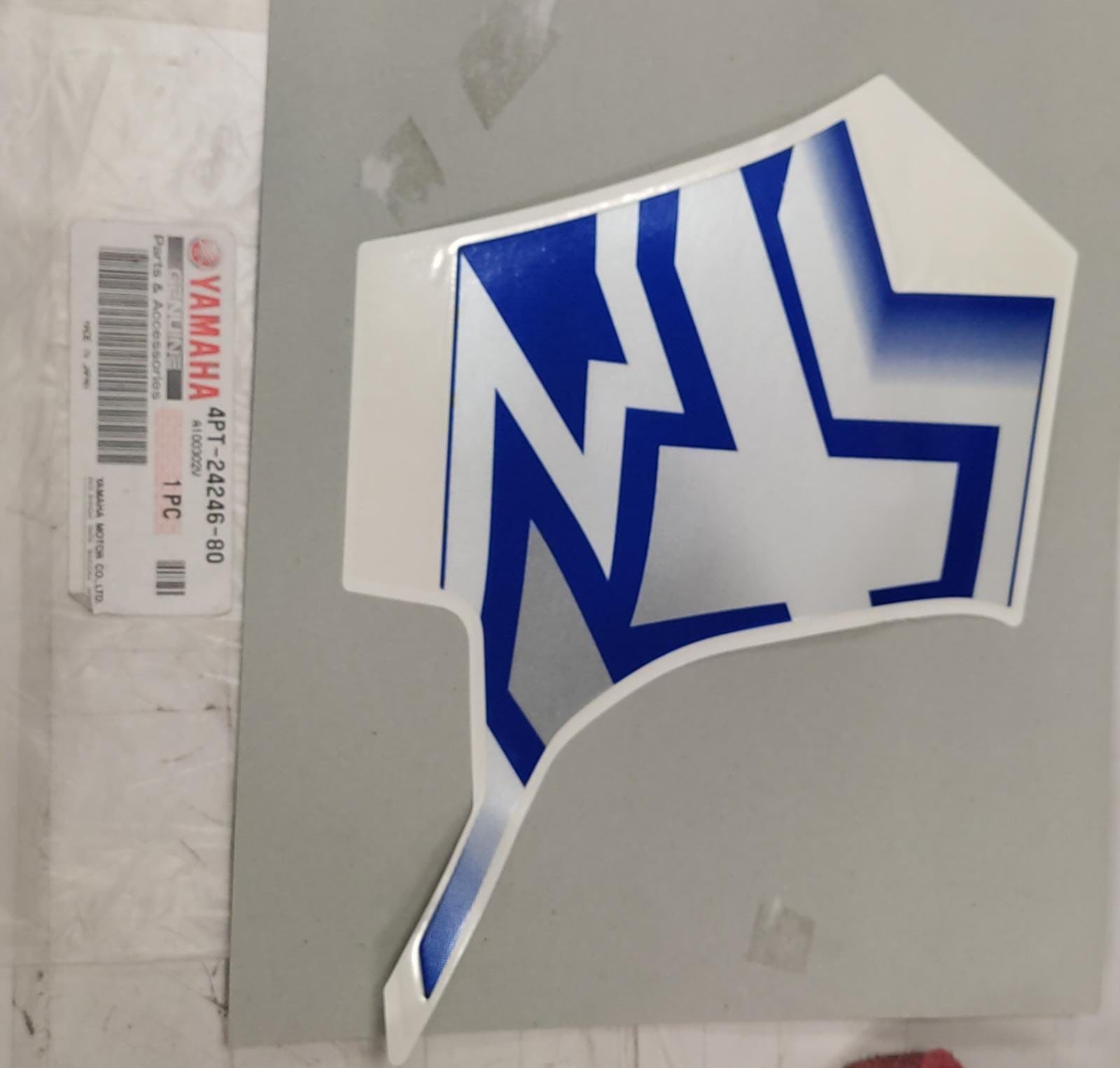 YAMAHA XT600 ORİJİNAL DEPO YAN KAPAK STICKER 4PT-24246-80