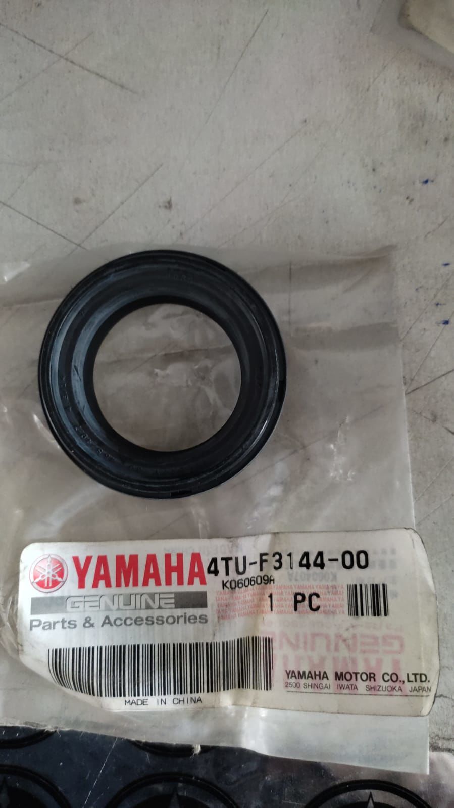 YAMAHA TSR 155 ORİJİNAL ÖN AMORTİSÖR TOZ KEÇESİ 4TU-F3144-00