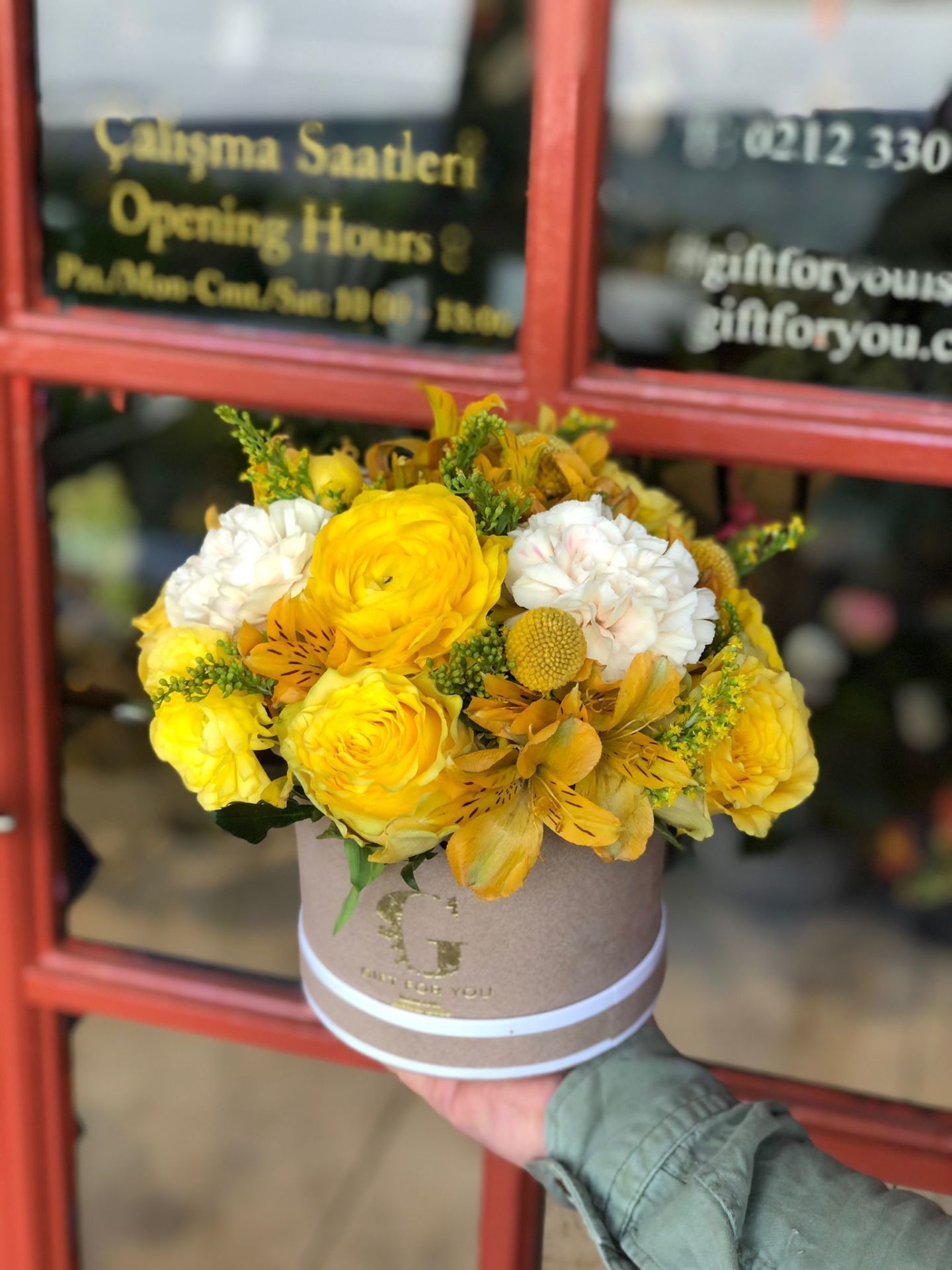 Mini Sarı Kutuda Çiçekler