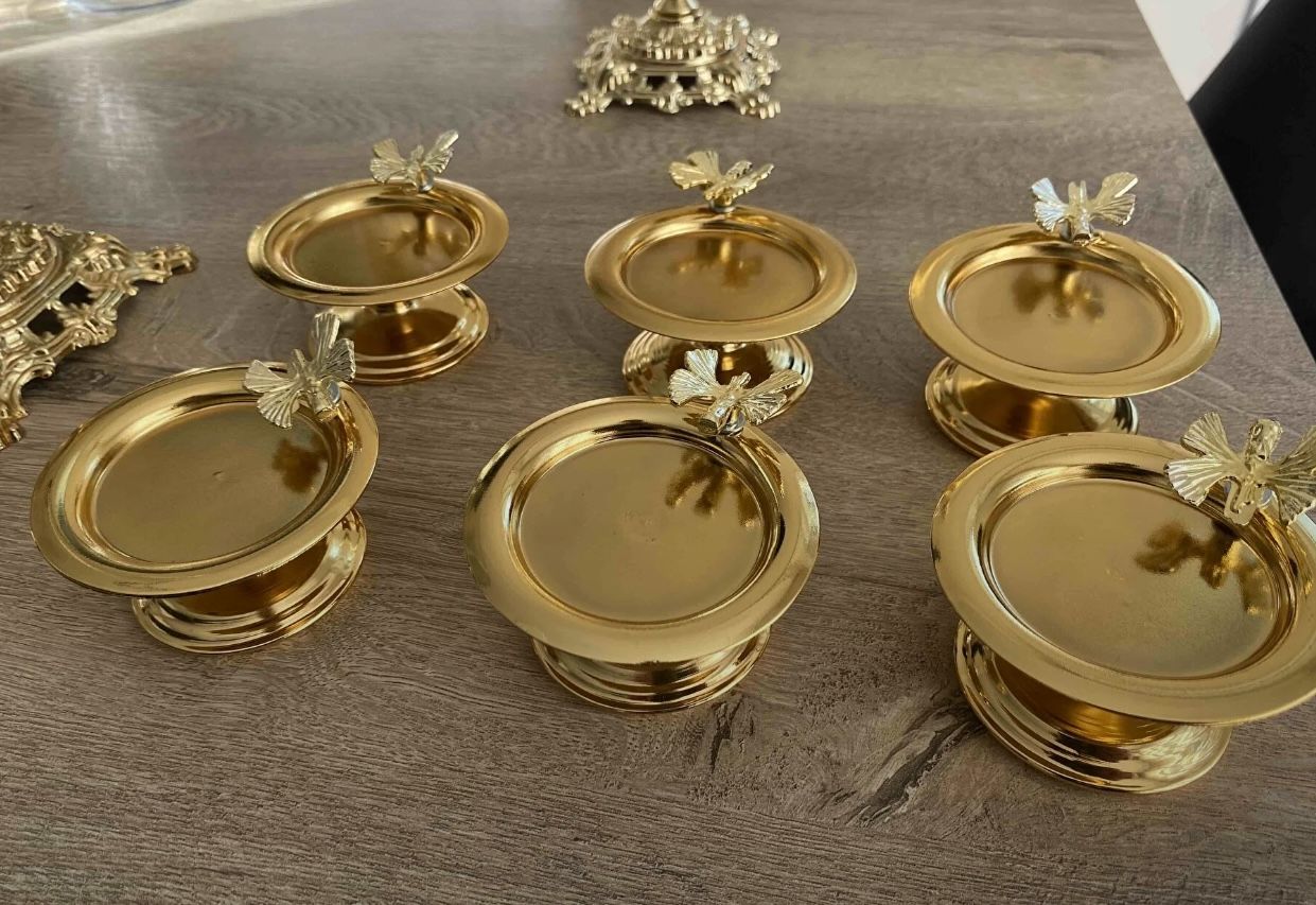 GOLD RENK KELEBEK AKSESUARLI 6 LI MAKARONLUK LOKUMLUK