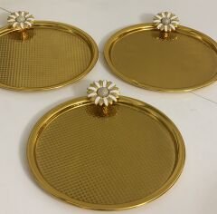 3 LÜ GOLD KAPLAMA YUVARLAK ÇAY KAHVE SUNUM TEPSİSİ ÇİÇEK AKSESUARLI