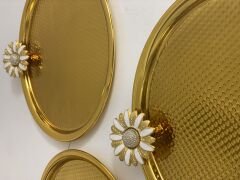 3 LÜ GOLD KAPLAMA YUVARLAK ÇAY KAHVE SUNUM TEPSİSİ ÇİÇEK AKSESUARLI