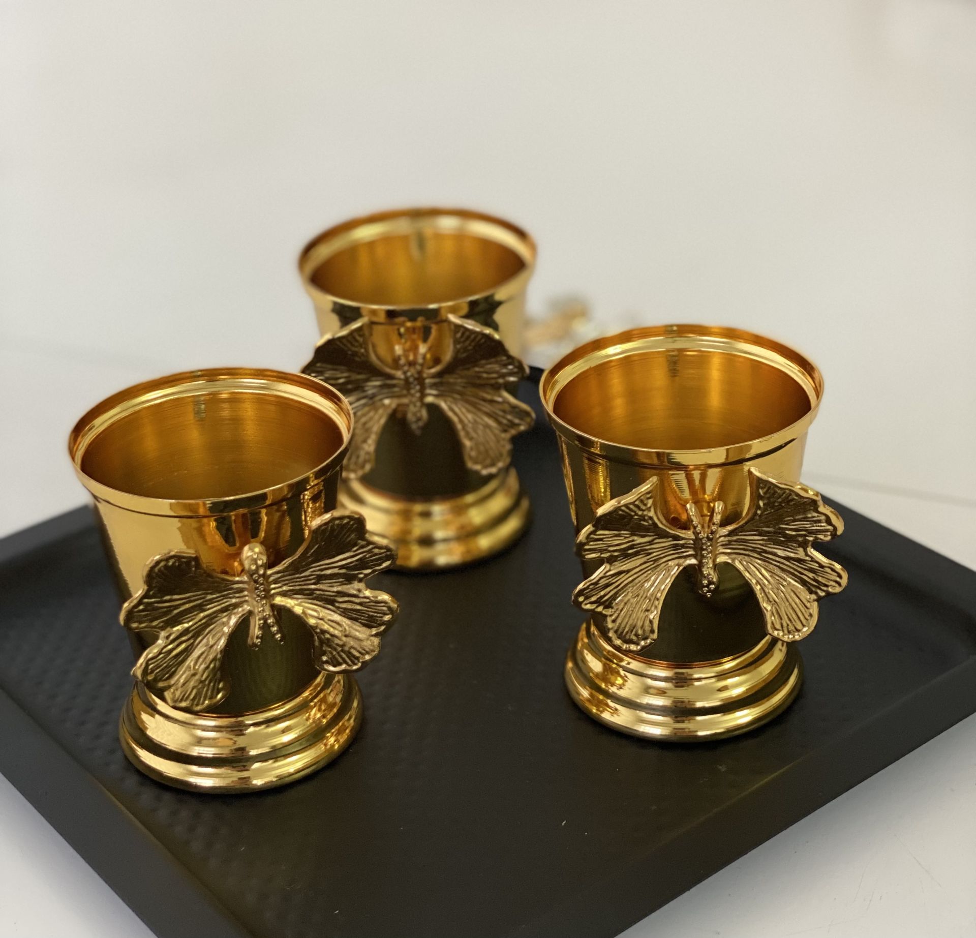 GOLD RENK 3 LÜ KELEBEKLİ GÜL KOVASI