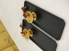 SİYAH DİKDÖRTGEN SUNUM TEPSİSİ VE GOLD MAKARONLUK KİRAZ AKSESUARLI
