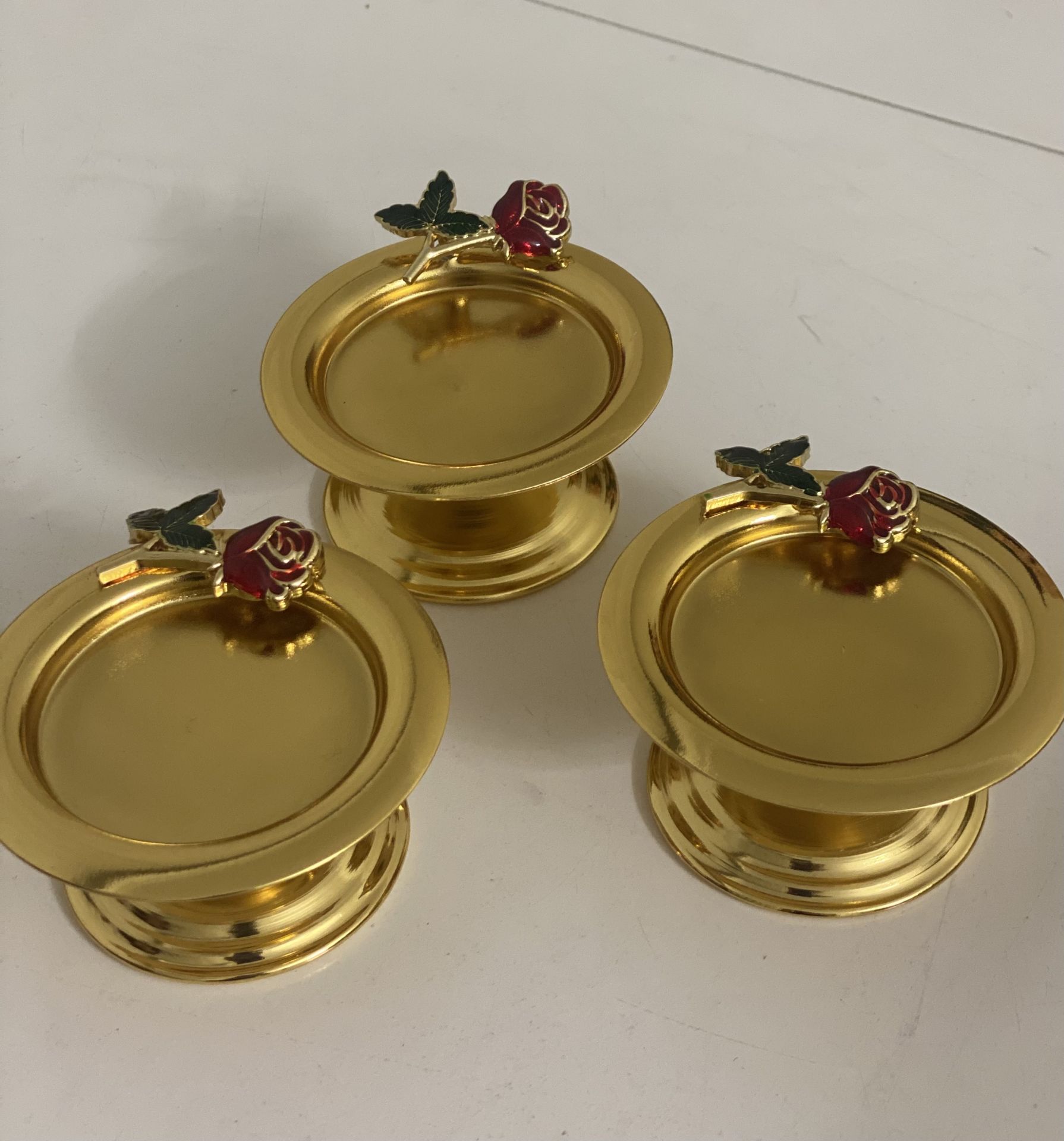 GOLD RENK 3 LÜ MAKARONLUK LOKUMLUK GÜL AKSESUARLI