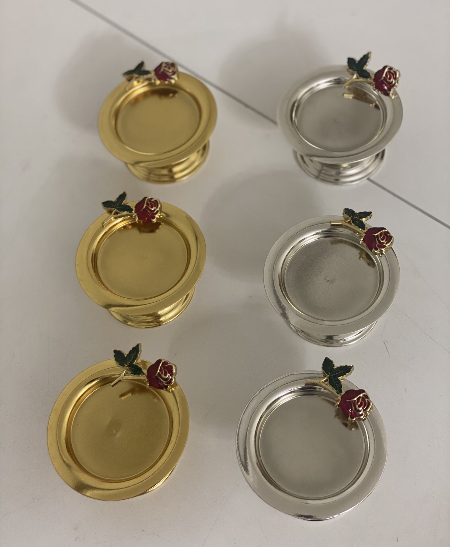 GOLD VE GÜMÜŞ 6 LI MAKARONLUK GÜL AKSESUARLI LOKUMLUK