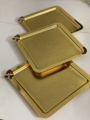 3 LÜ GOLD KARE NOKTA DESENLİ SUNUM TEPSİSİ ÇİLEK AKSESUARLI