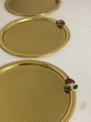 3 LÜ GOLD YUVARLAK MODEL SUNUM TEPSİSİ ÇİLEK AKSESUARLI