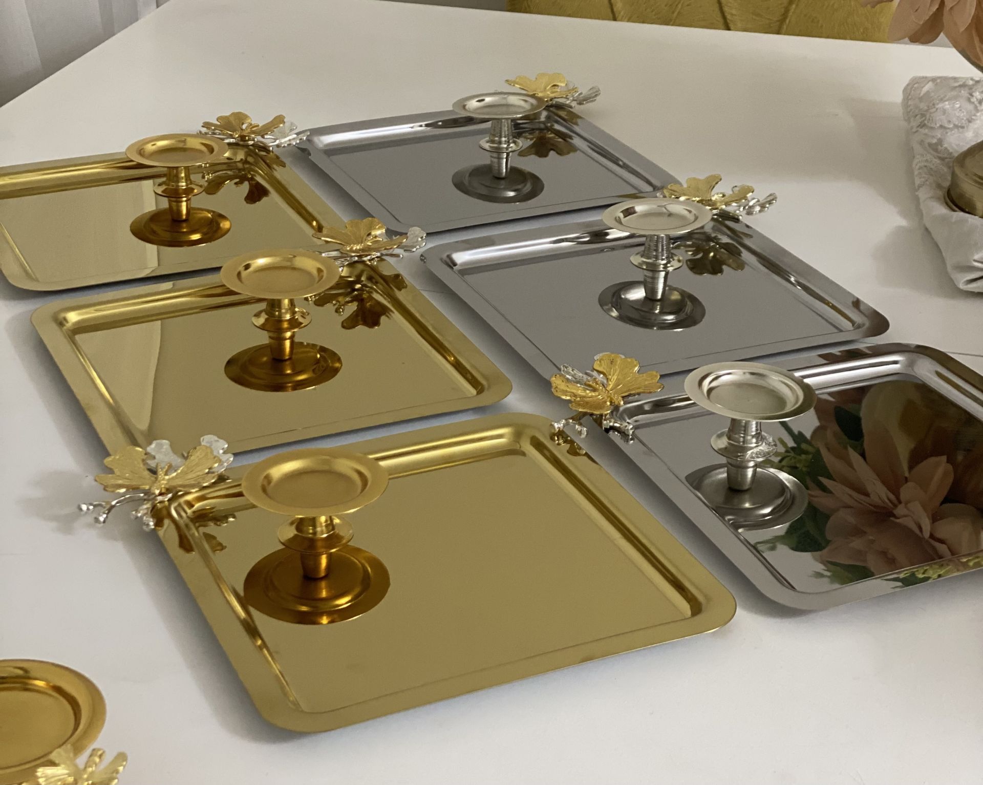 2 MODEL GOLD VE GÜMÜŞ KELEBEKLİ KARE TEPSİ VE MAKARONLUK