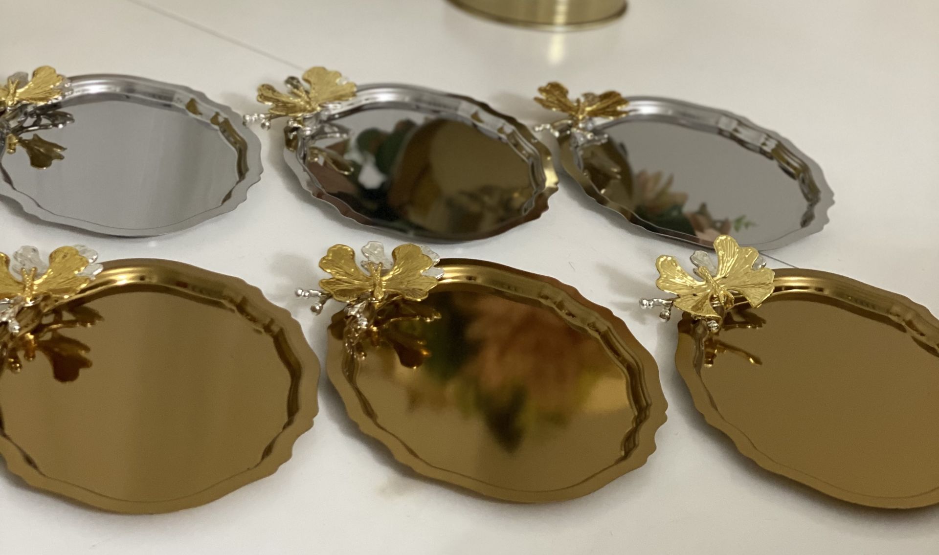 GOLD VE GÜMÜŞ OVAL MODEL 6 ADET SUNUM TEPSİSİ KELEBEKLİ 15*21 CM