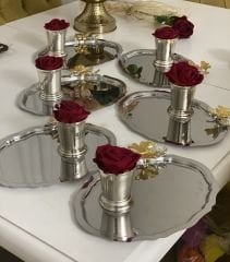 ÇELİK OVAL 20*25 CM SUNUM TEPSİSİ VE KIRMIZI GÜLLÜ GÜMÜŞ GÜL KOVASI