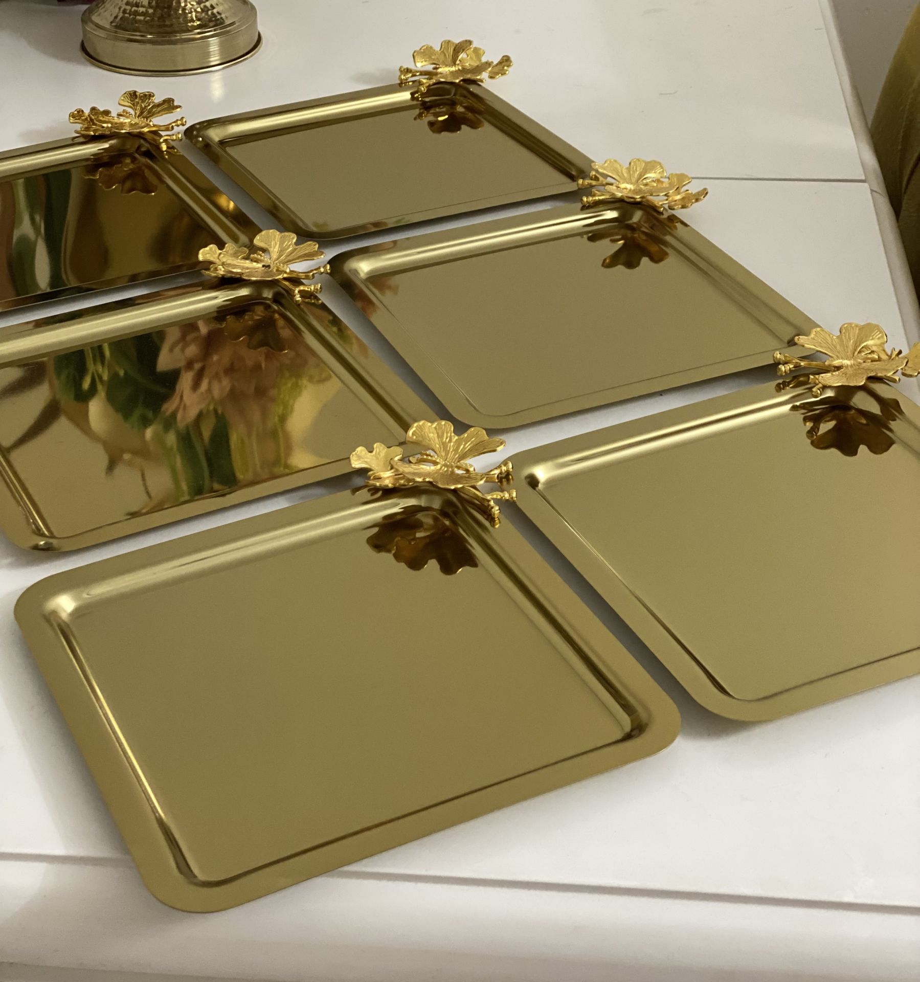 STEEL GOLD COLOR SQUARE 6-PIECE GOLD ACCESSORY PRESENTATION TRAY