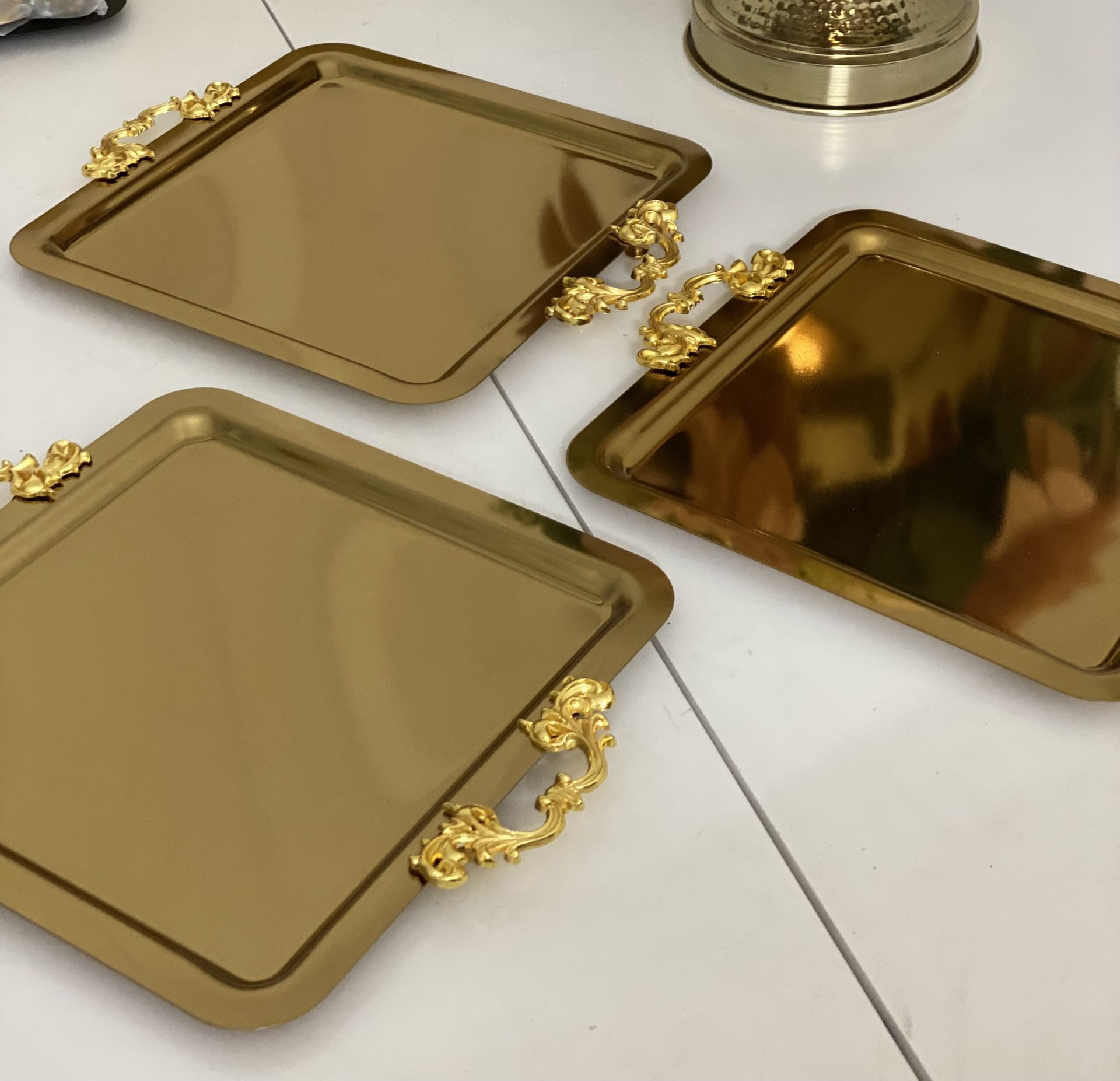 ÇELİK GOLD KARE 6 ADET KULPLU SERVİS VE SUNUM TEPSİSİ