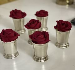 GÜMÜŞ RENK 6 ADET KIRMIZI KADİFE GÜLLÜ GÜL KOVASI