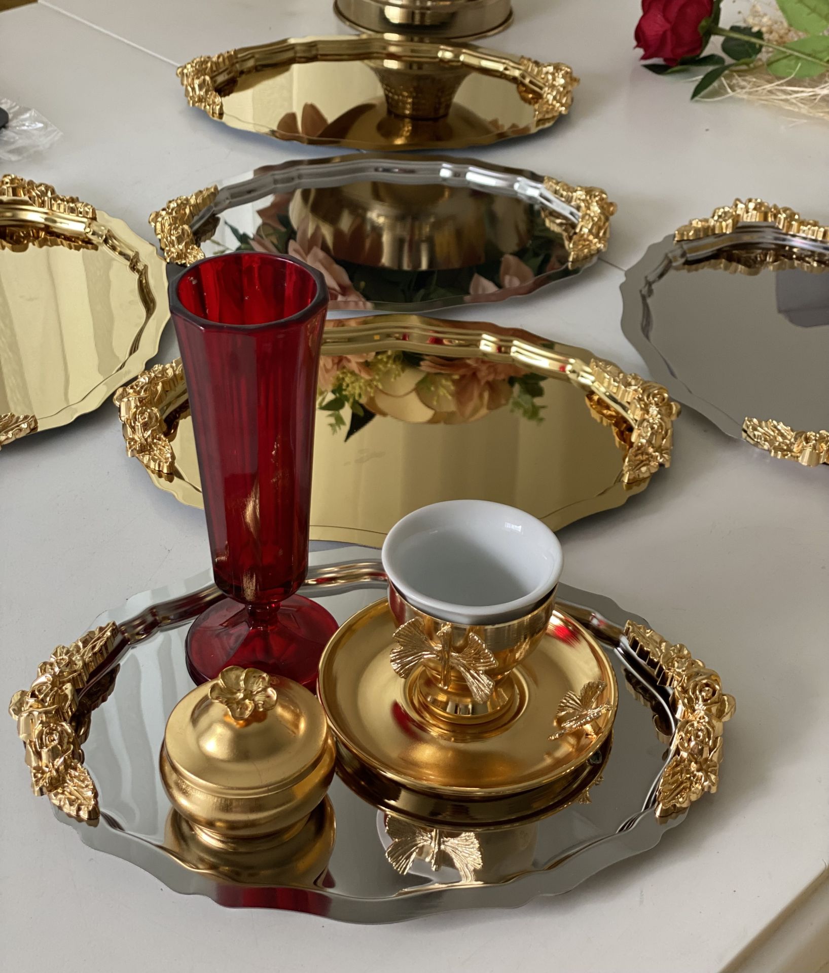 GOLD VE GÜMÜŞ 20*25 CM OVAL KULPLU 6 ADET SUNUM TEPSİSİ
