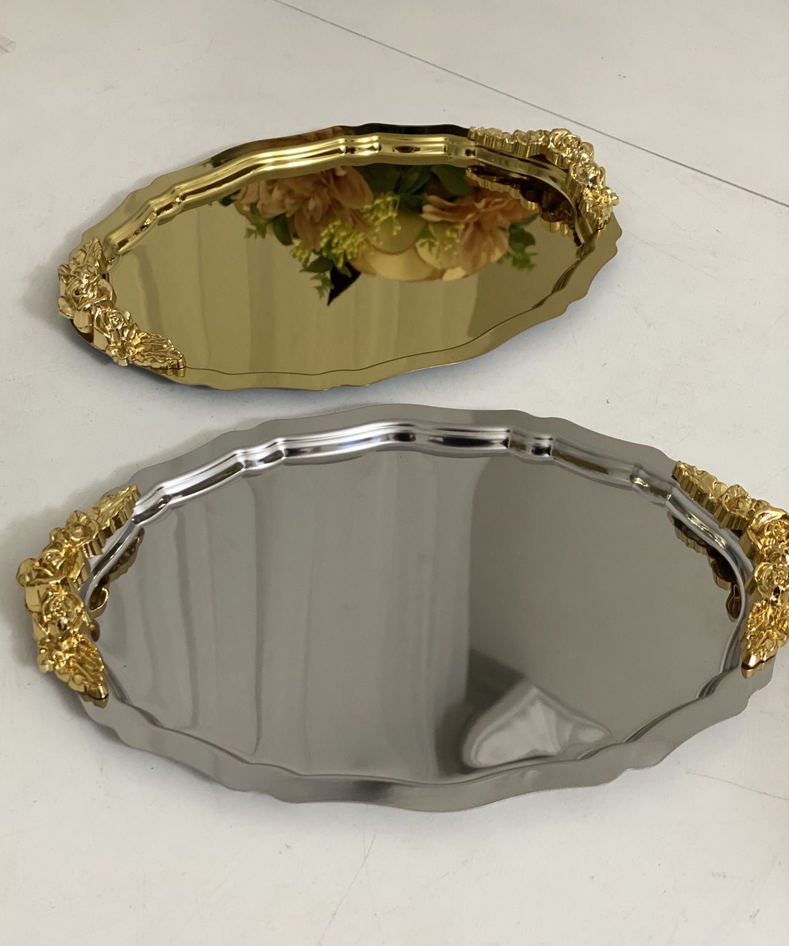 20*25 CM GOLD VE GÜMÜŞ OVAL KULPLU SUNUM TEPSİSİ
