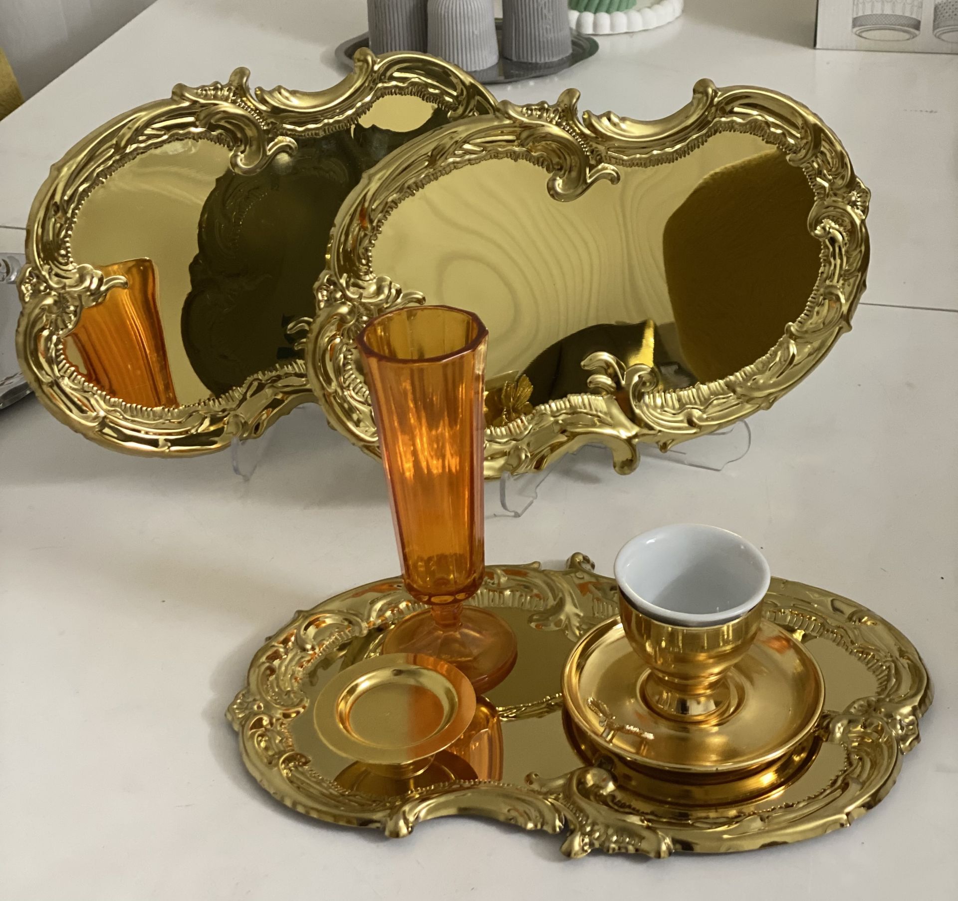 ÇELİK GOLD RENK 3 ADET İŞLEMELİ DESENLİ SERVİS TEPSİSİ SUNUM