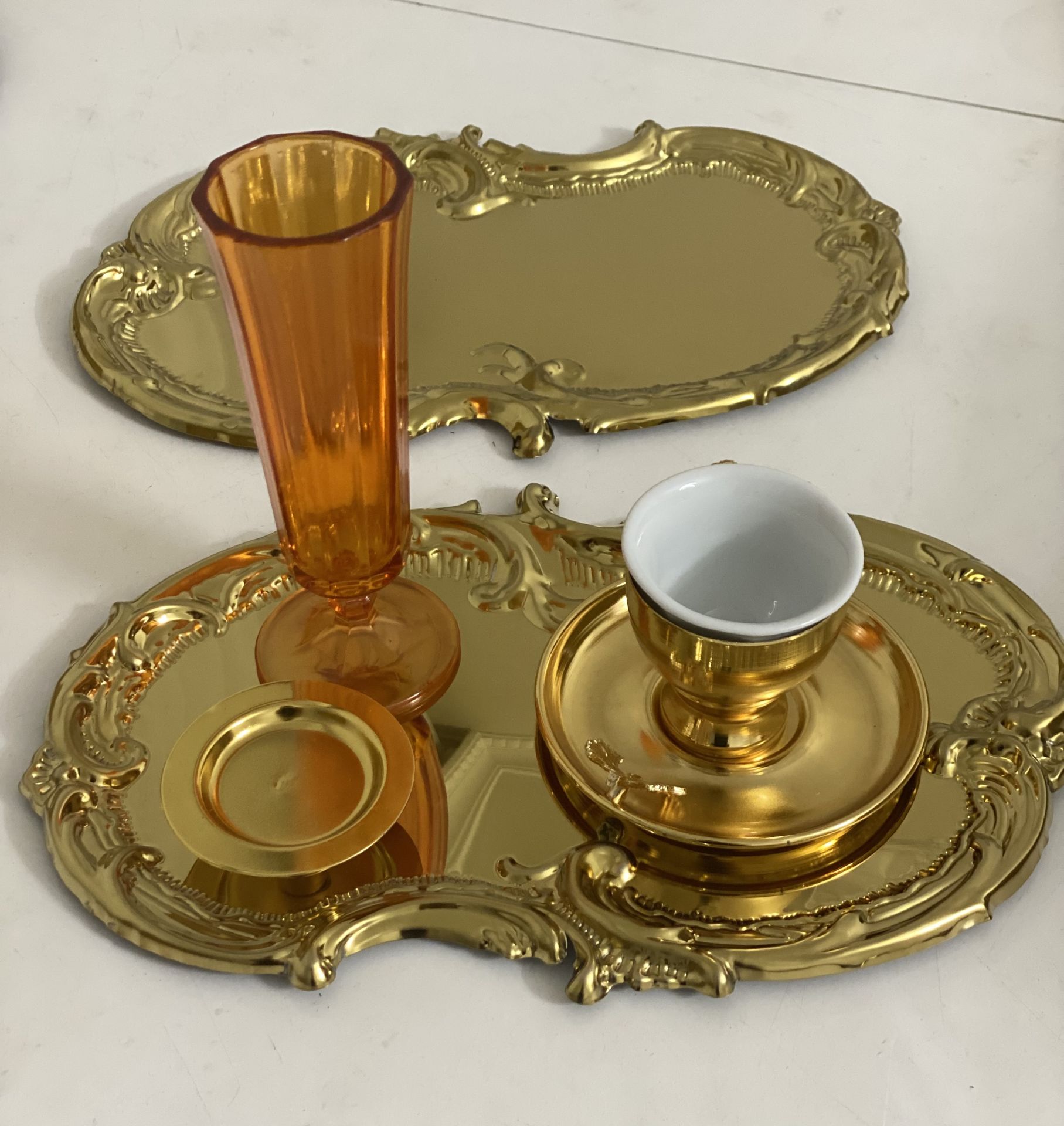 ÇELİK GOLD RENK 2 ADET İŞLEMELİ DESENLİ SERVİS TEPSİSİ 30 CM