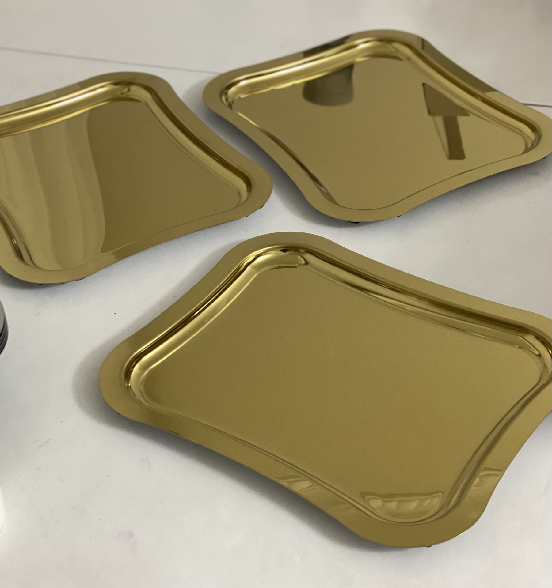 6 ADET ÇELİK GOLD İTALYAN MODEL SUNUM TEPSİSİ 26*36 CM