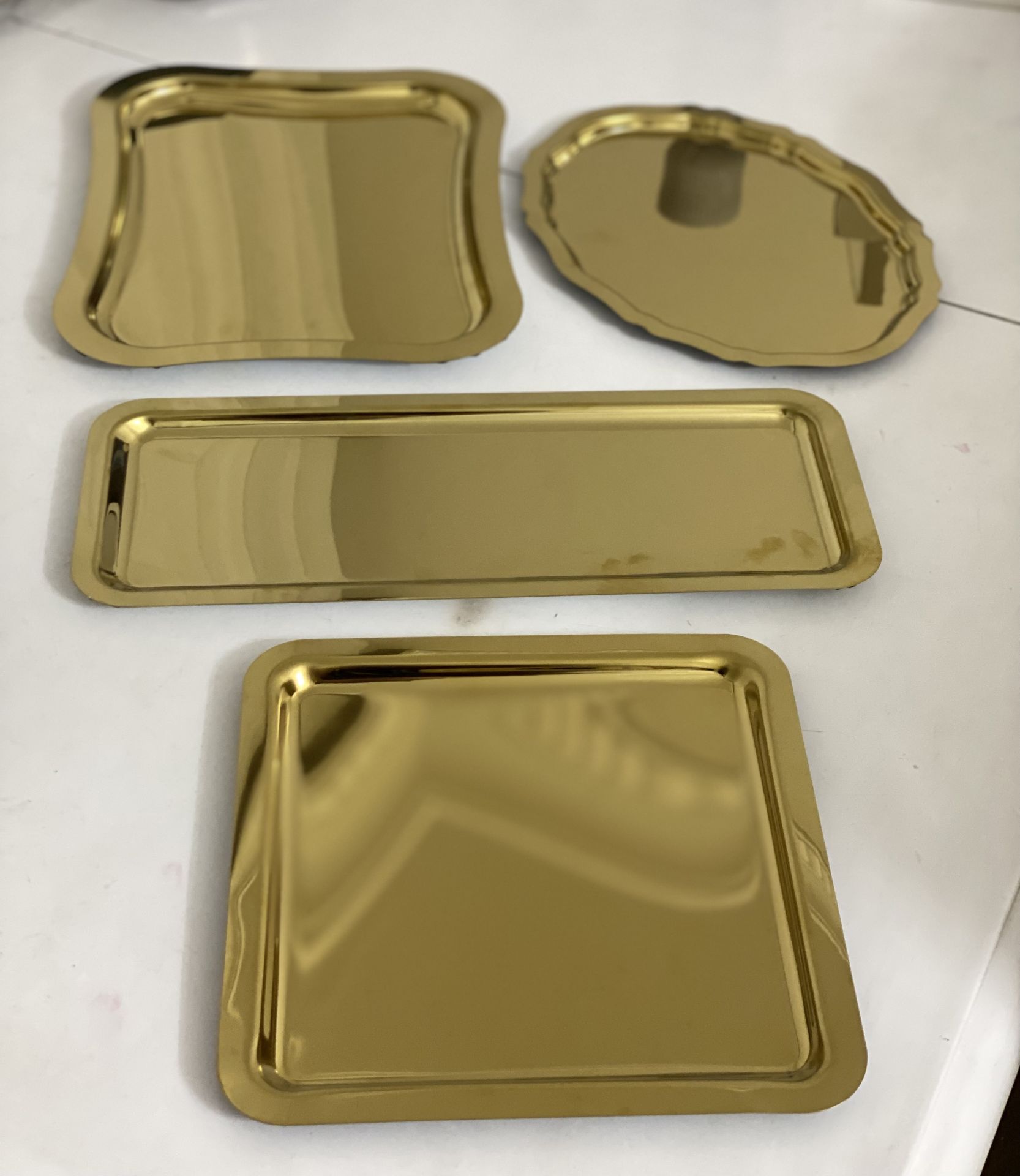 GOLD RENK OVAL BATON KARE VE İTALYAN MODEL 4 LÜ SERVİS VE SUNUM TEPSİSİ
