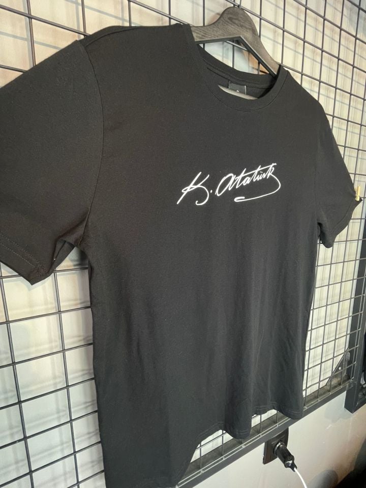 Atatürk İmza Tshirt Kırmızı