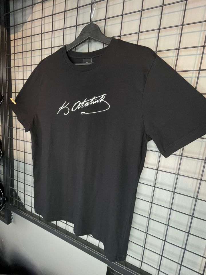 Atatürk İmza Tshirt Kırmızı