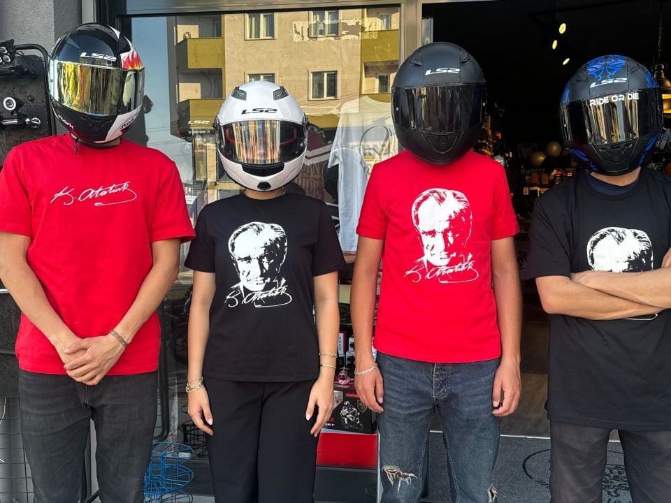 Atatürk İmza Tshirt Kırmızı