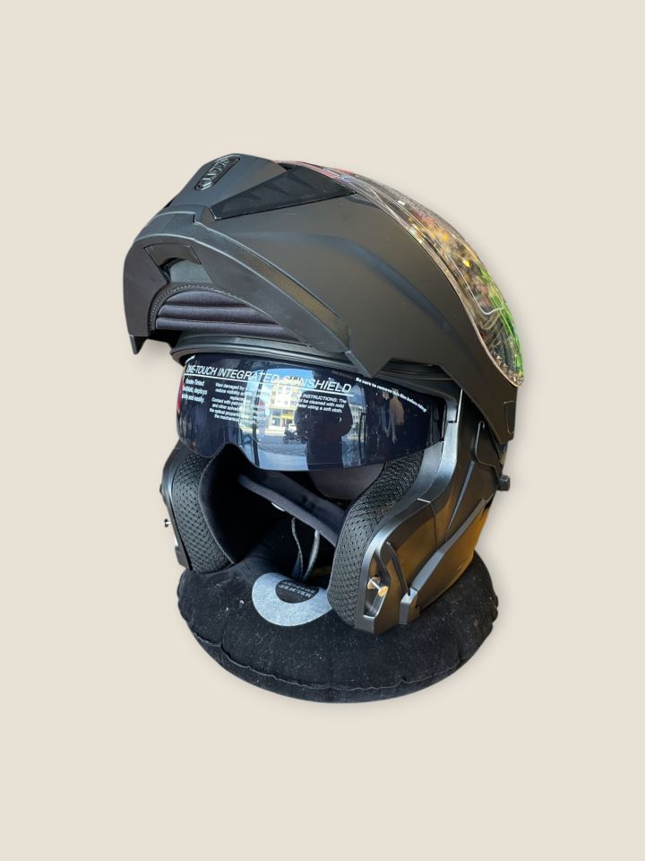Çene Açılır Güneş Gözlüklü Mattblack JK906
