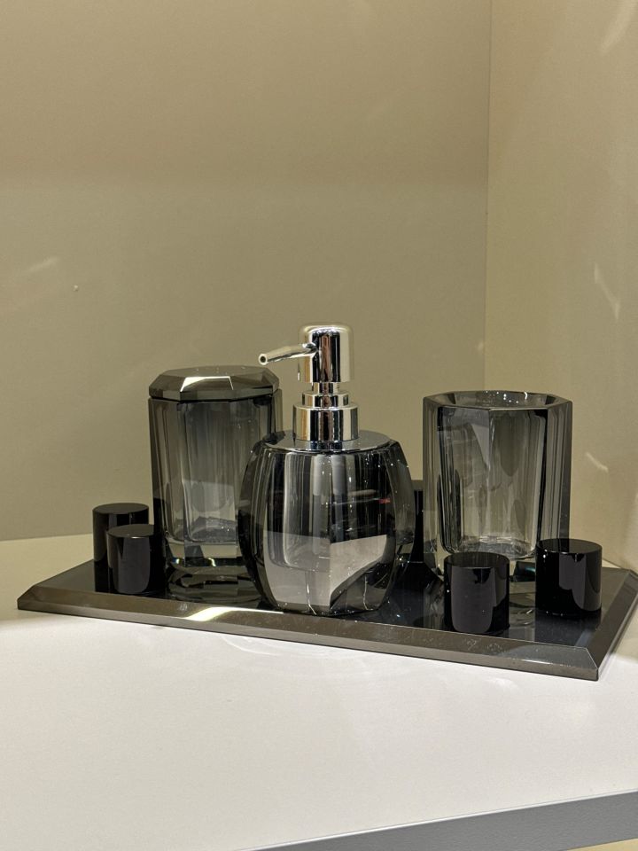Kristal İthal  Banyo Seti - Siyah Gri Renkli