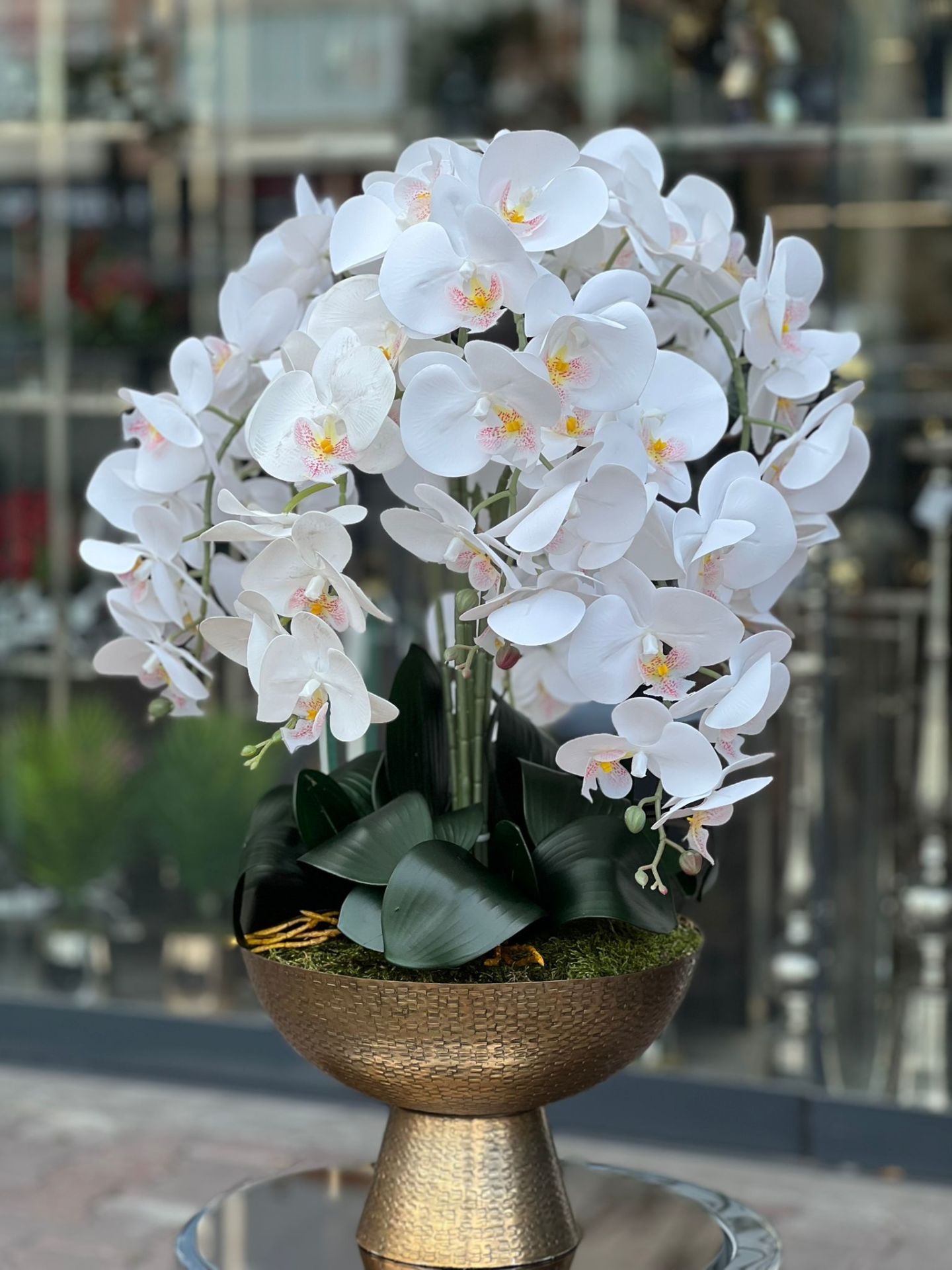 Yapay Orkideli Ayaklı Döküm Vazo