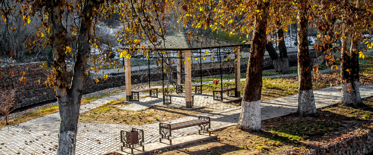 Dış Mekan Malzemelerinde Ahşap mı, Metal mi? Doğru Malzeme Seçimi Kriterleri