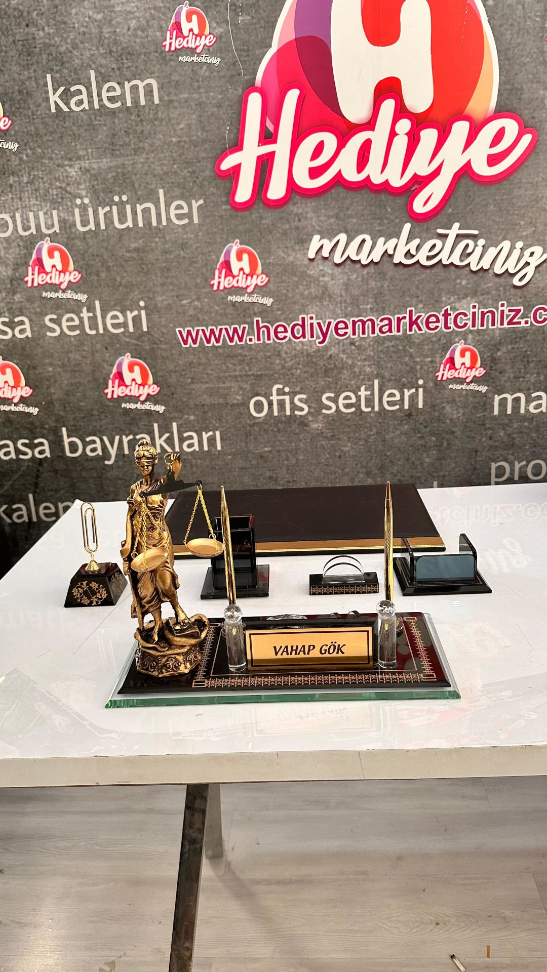 Adalet Heykelli Premium Masa Seti