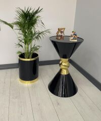 Piramit Dekoratif Siyah Gold Sehpa + Yağmur Dekoratif Siyah Gold Saksı Set