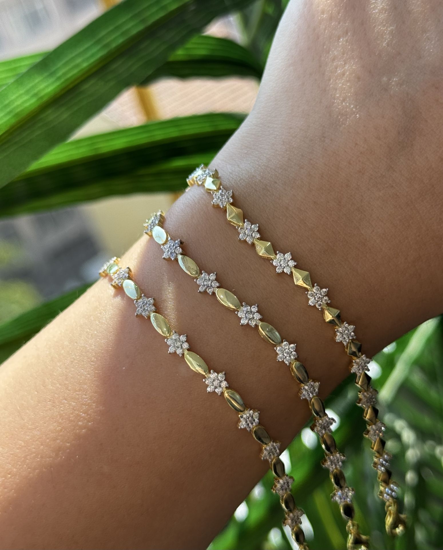 Çiçek Motifli Düz Sıralı Gümüş Bileklik