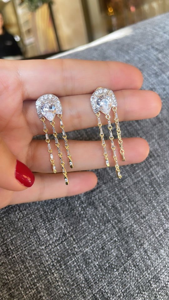 Sallantılı Damla Taşlı Gümüş Küpe