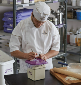 Cambro Camsquares® Anti Alerjen Mühürlü Kapaklar 1,9 & 3,8 lt ile uyumlu