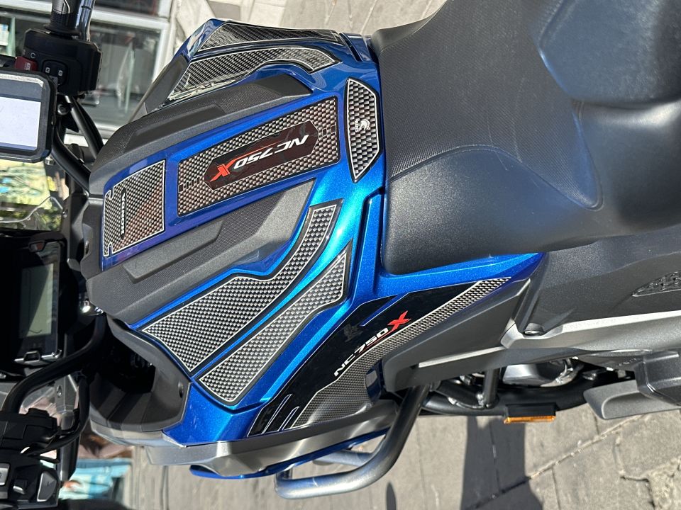 Honda Nc 750 X 2021-24 Tank Pad Seti 8/ Parça Karbon Kırmızı