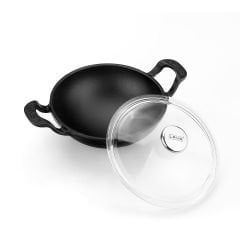 Mini-Wok aus Lava-Gusseisen, Durchmesser (Ø) 16 cm. Massiver Griff mit Glasdeckel – Schwarz