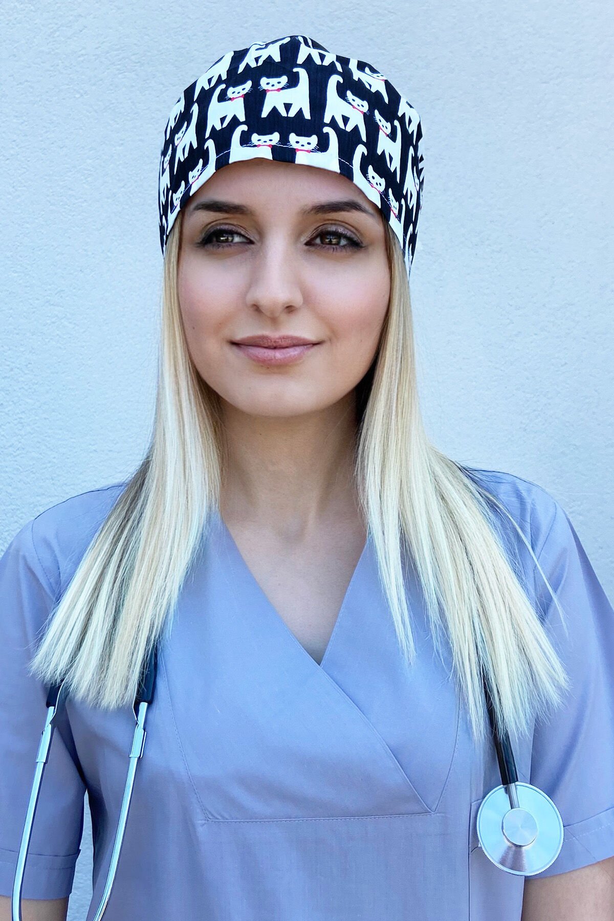 Beyaz Kedi Figürlü Cerrahi Bone