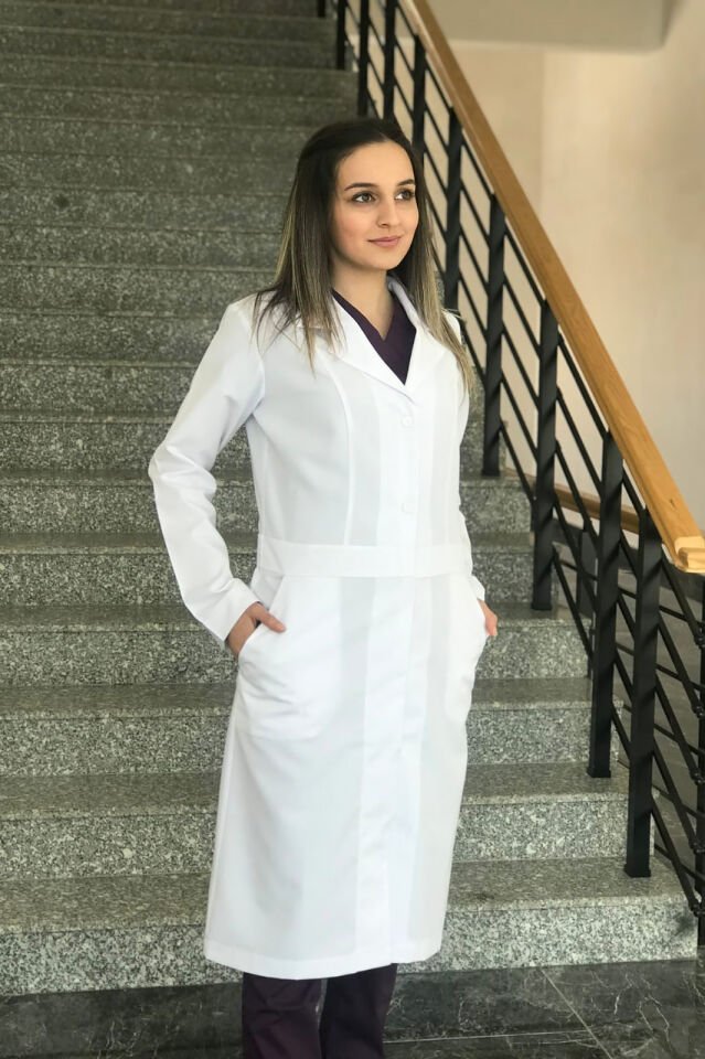 Kadın Mono Yaka Uzun Çıt Çıt Detaylı Beyaz Önlük