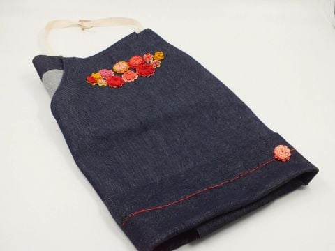 Çiçek Nakışlı Önlük